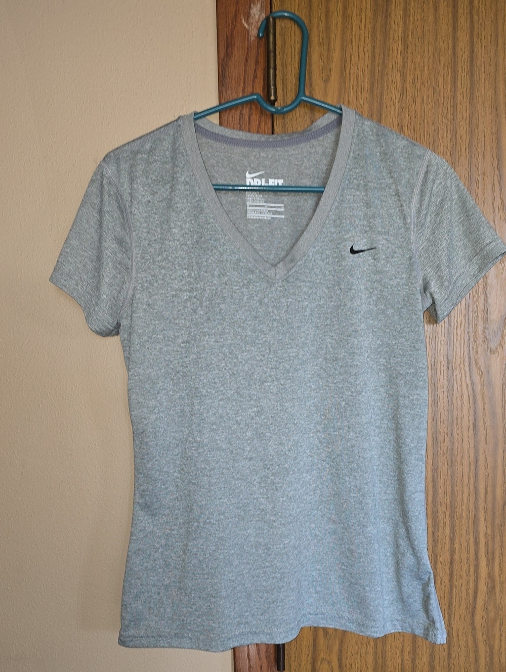 Nike Women’s Heather Gray V-Neck Short Sleeve Tee
